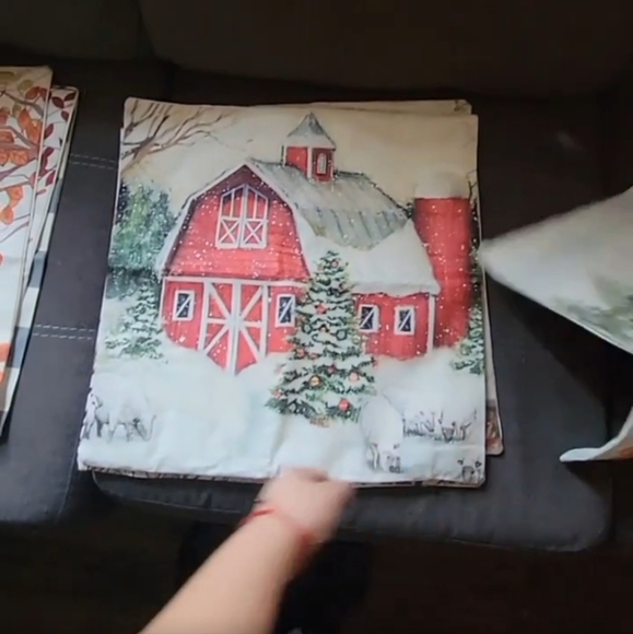 Set of 4 Christmas farmhouse 18x18" Pillow covers - Picture 4 of 6